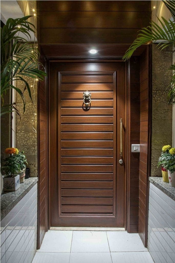 Horizontal-slat entrance door with brass lion knocker